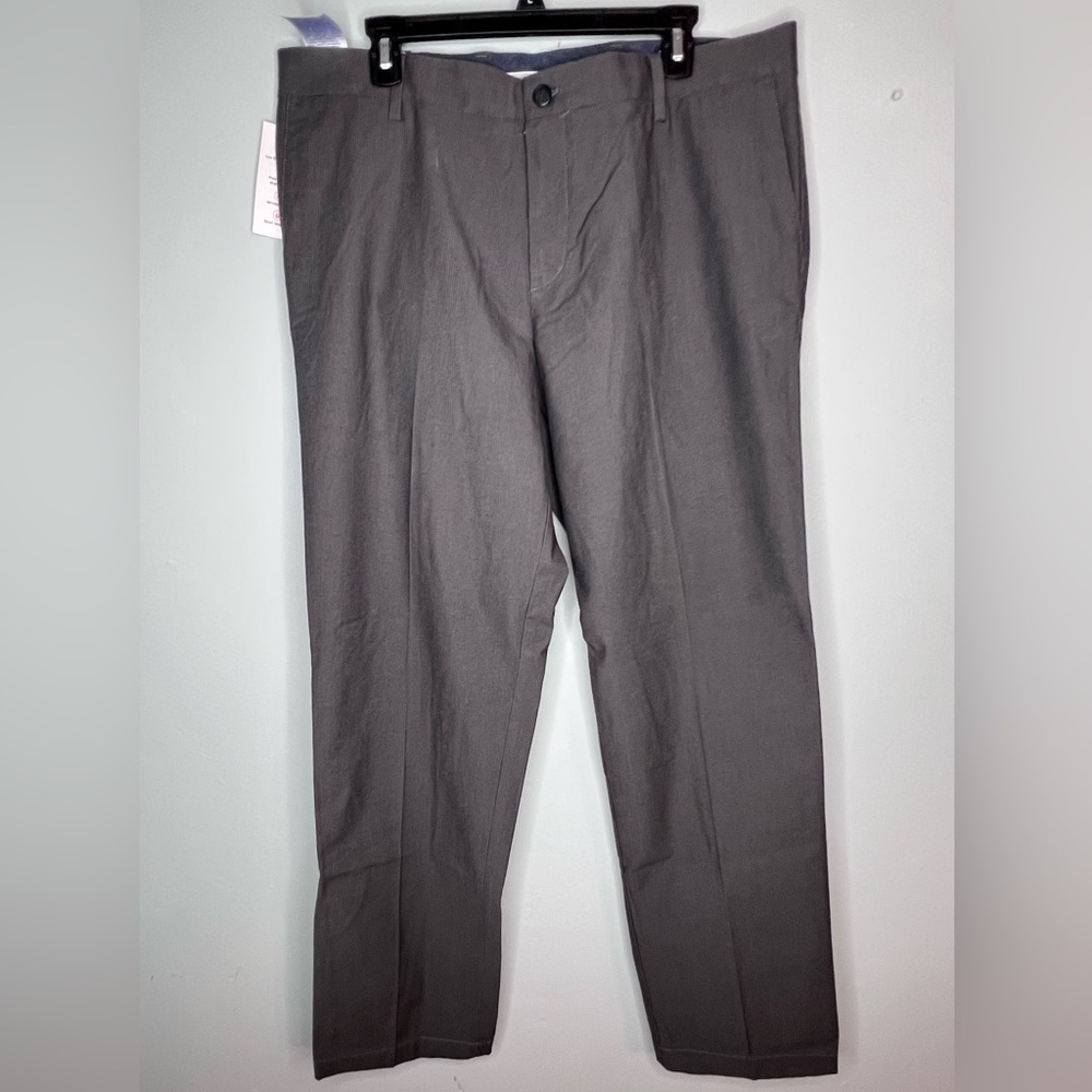 NWT Dockers Signature Khaki Straight Fit  Stretch W/ Shirt Gripper Size 38x34